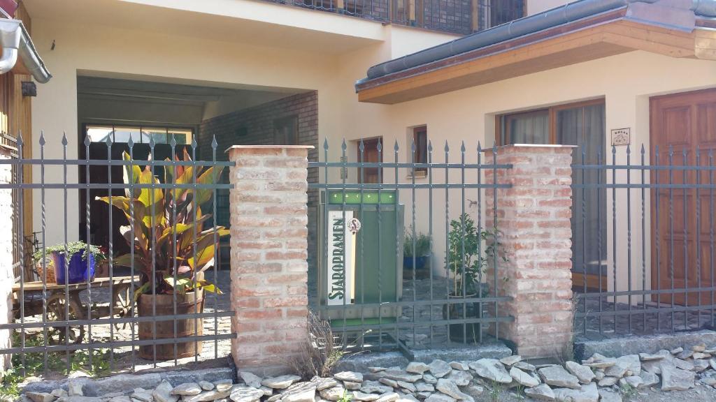 U Anny Šmejdířky Apartamento Nymburk Exterior foto